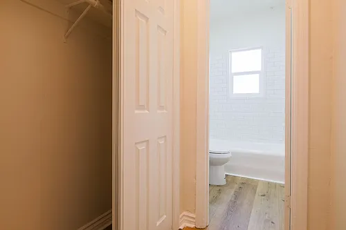 Beautiful Newly Renovated Apartment in Koreatown Photo 1