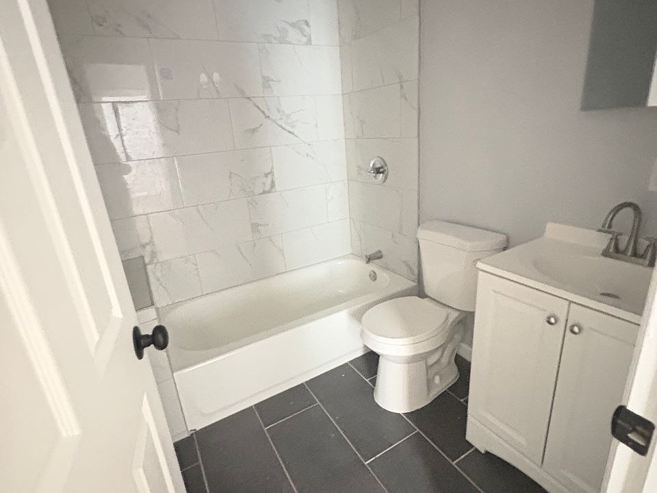 2nd image of 276-278 Broadway #1