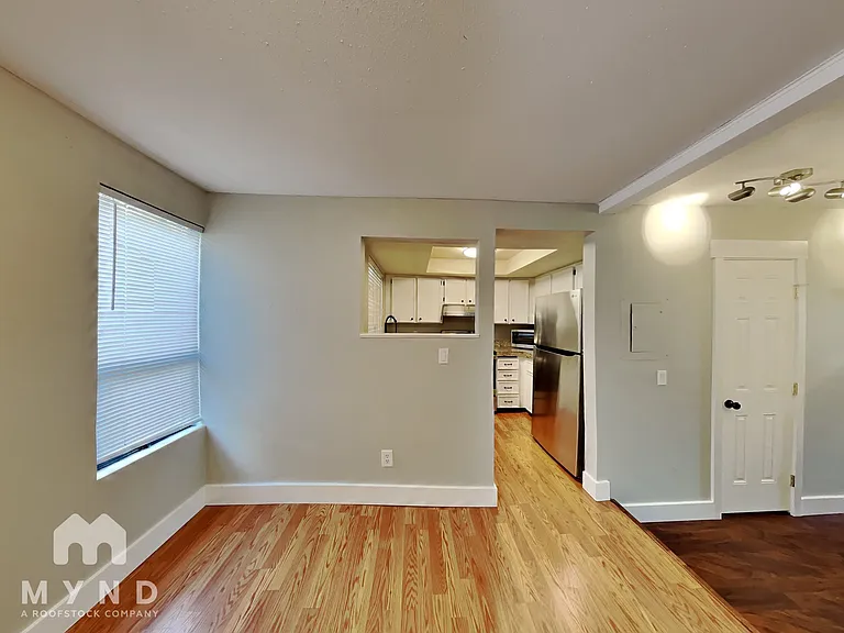 10905 NE 35th Pl #4 — Photo 3