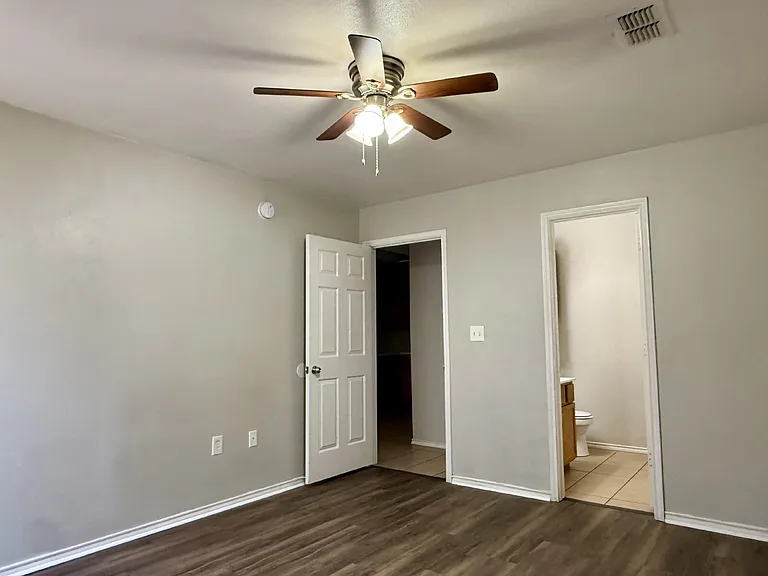 304 N Brentwood Ave #B — Photo 17