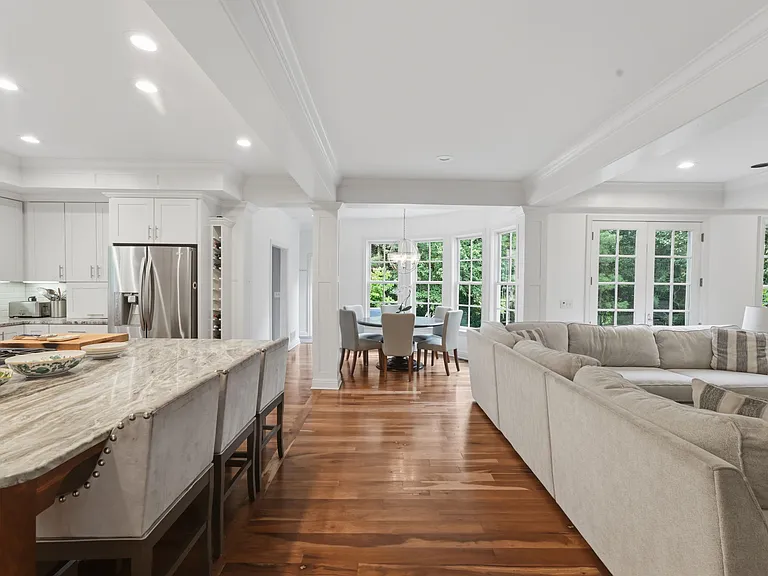 Open Kitchen and Casual Dining.