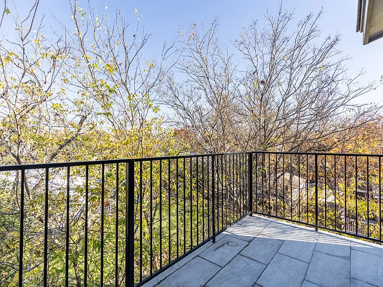 130 Rose Ln #202 — Photo 39