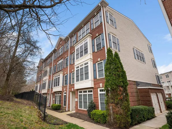 4653 Battenburg Ln #1032, Fairfax, VA 22030