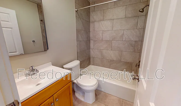 242 N Main St — Photo 8