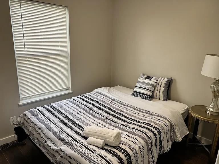 325 Cable St — Photo 13