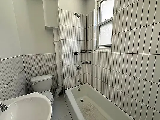 556 Sackett St #1 — Photo 8