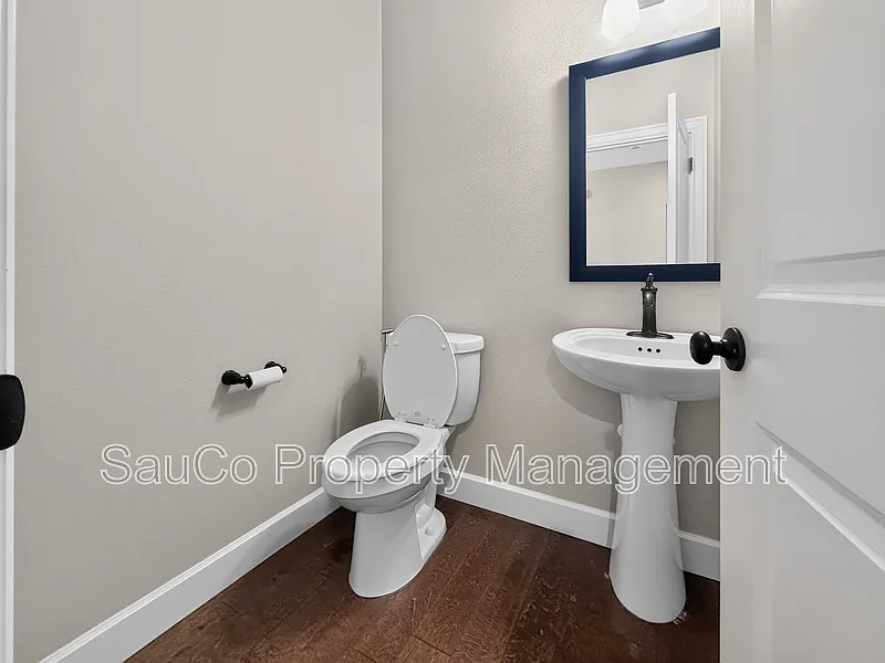 4 bed, 2.5 bath, 2765 sqft, $3,100 — Photo 4