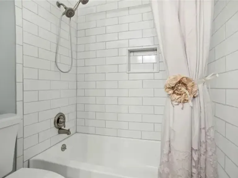 7500 Roswell Rd — Photo 3