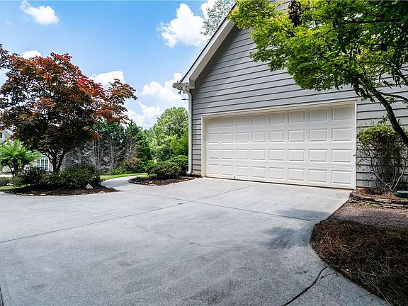 4th image of 2054 Harmony Dr