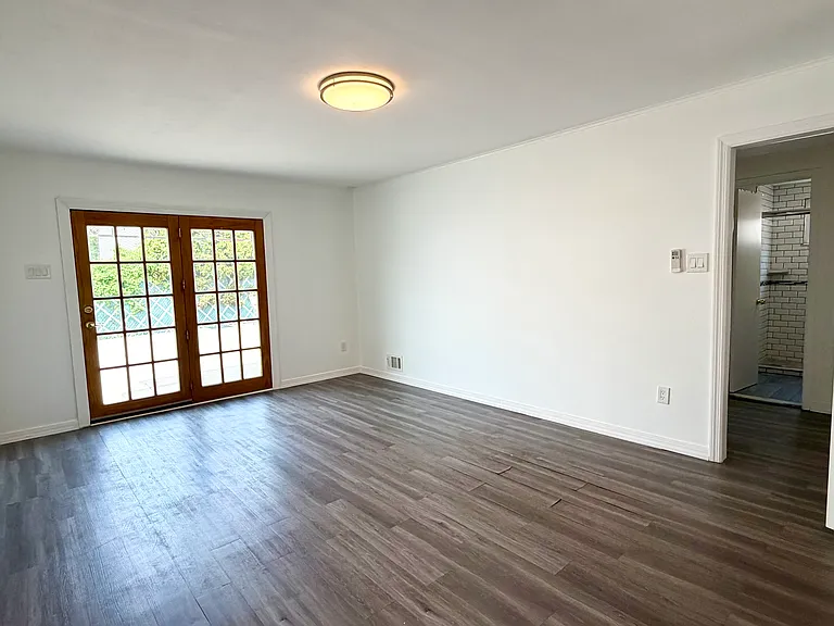 162 Woodbine Ave #1 — Photo 5