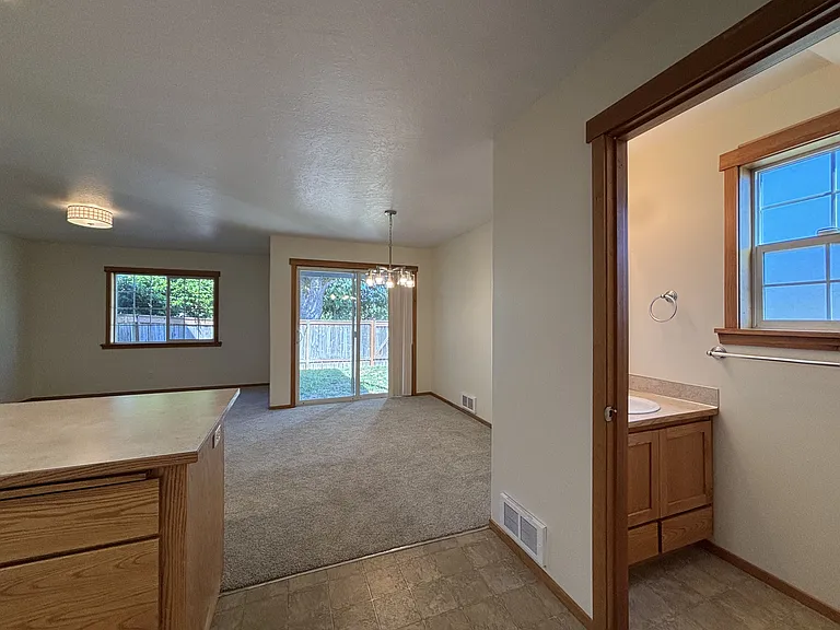 610 Maple St #MAIN — Photo 6