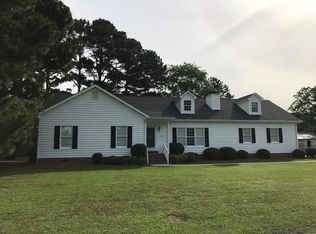 706 W Steele St, Mount Olive, NC 28365