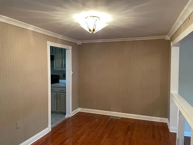 10045 Chestnut Wood Ln — Photo 2