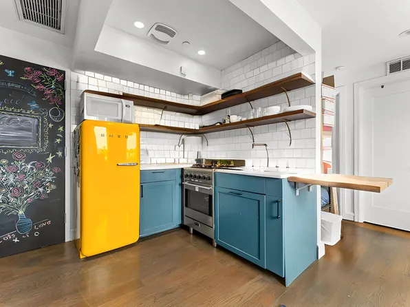 308 Eldert Street 4R image 2 of 9