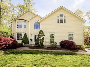 33 Farm View Rd, Bethany, CT 06524