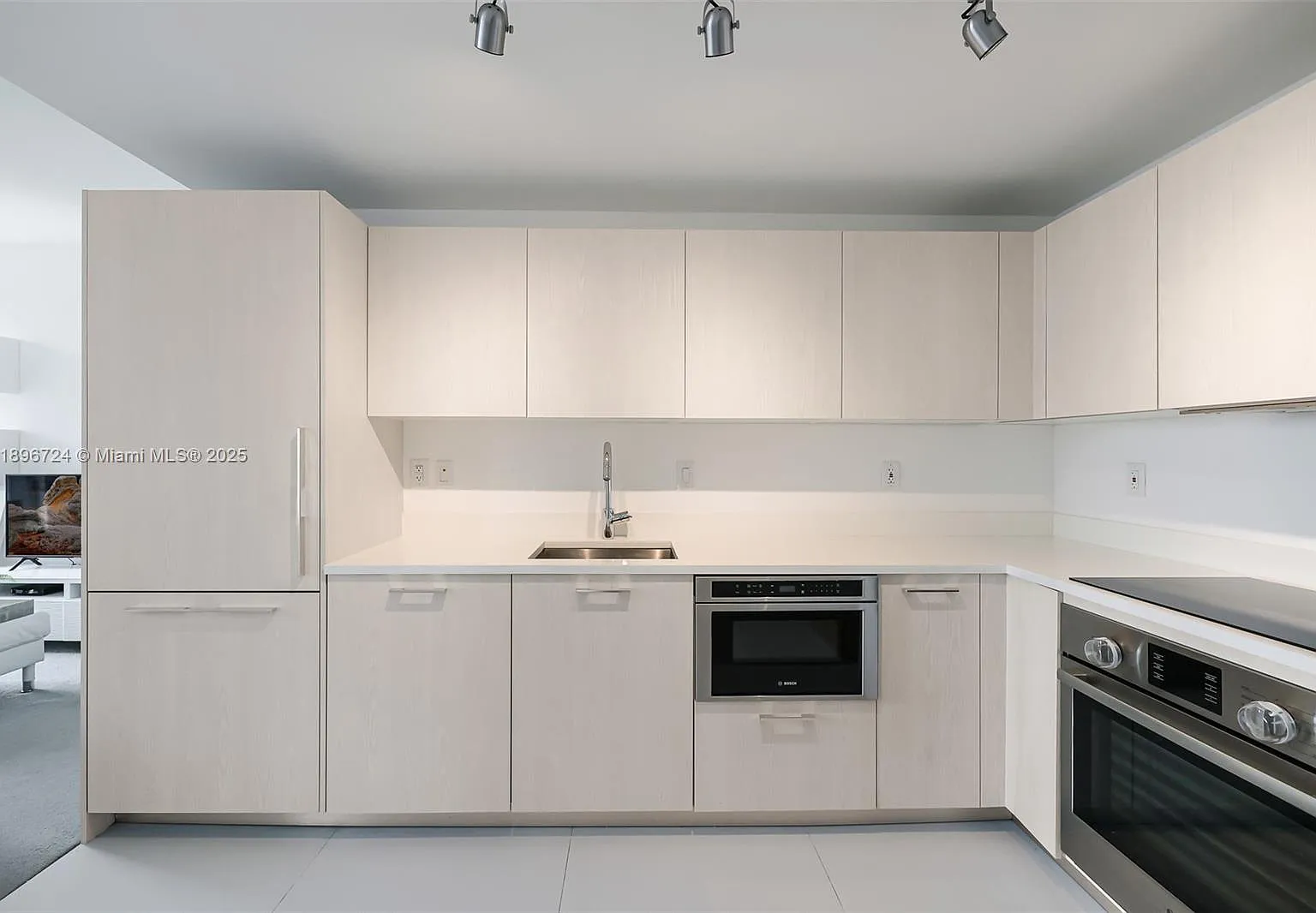 2 bed, 944 sqft, $6,500 — Photo 4