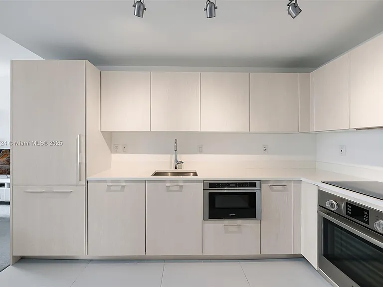 501 NE 31st St #1509 — Photo 4