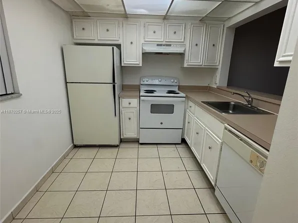 17911 NW 68th Ave APT N206, Hialeah, FL 33015