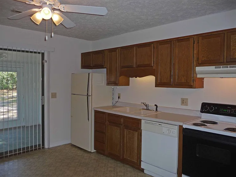 407 Lennon Dr — Photo 4