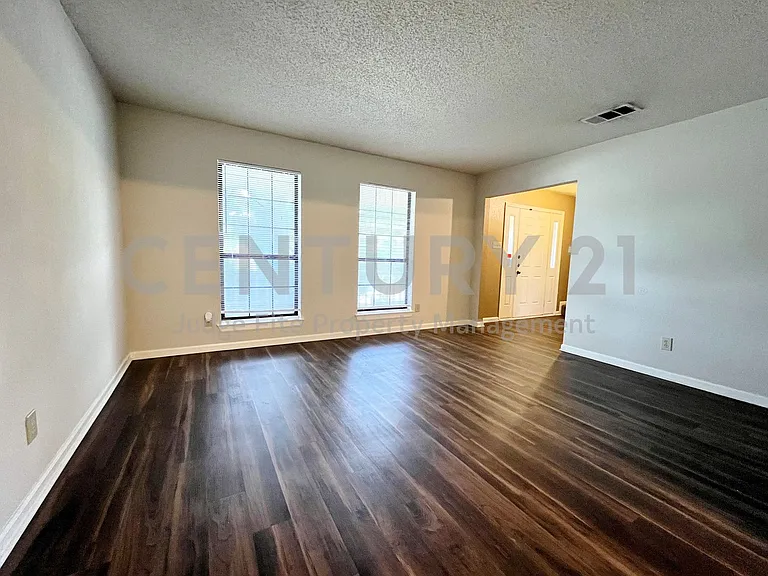 2019 Longmeadow Ct — Photo 2