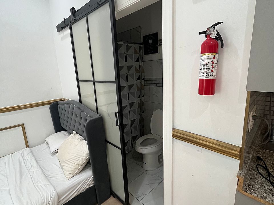 1st image of 1900 W Saratoga St #1