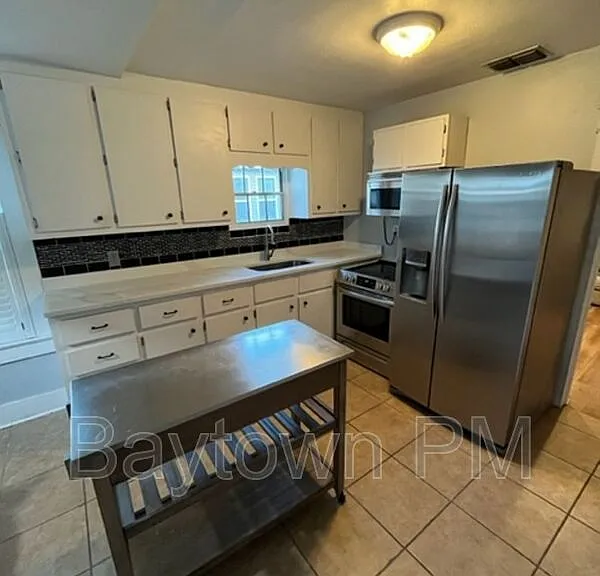 203 W Haya St — Photo 5
