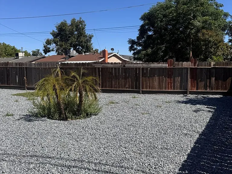 3874 E Ashlan Ave — Photo 4