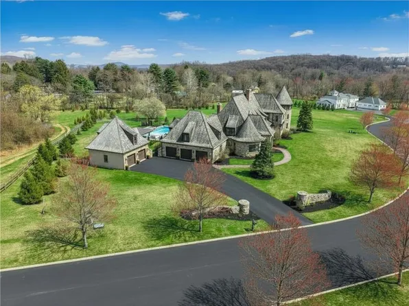 2214 N Melrose Ln, Bethlehem, PA 18015