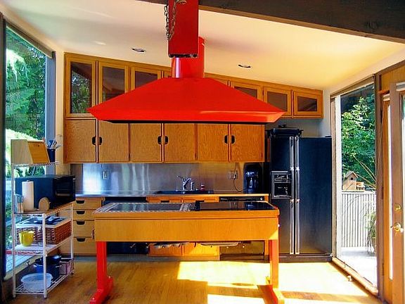 Kitchen with Island cook top