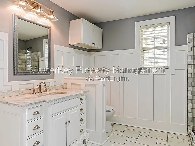 212 S State St — Photo 16