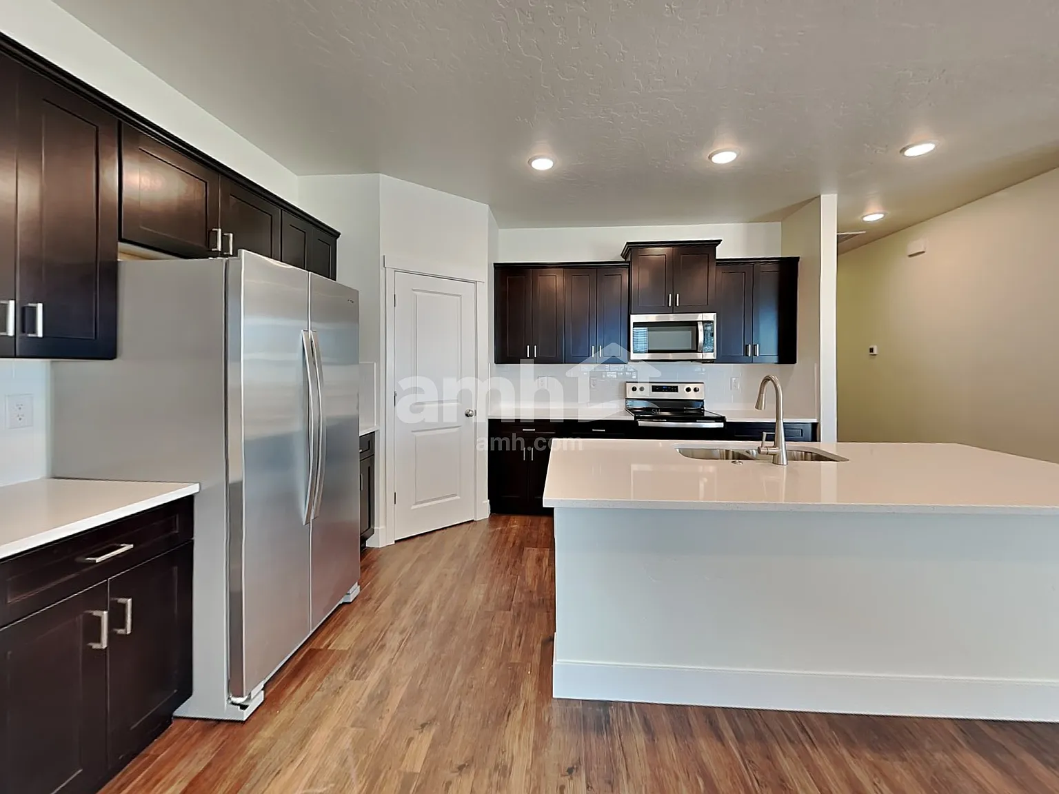 3 bed, 2.0 bath, 1715 sqft, $2,520 — Photo 4