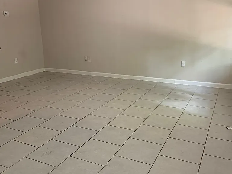 6519 Sloan St #4 — Photo 9