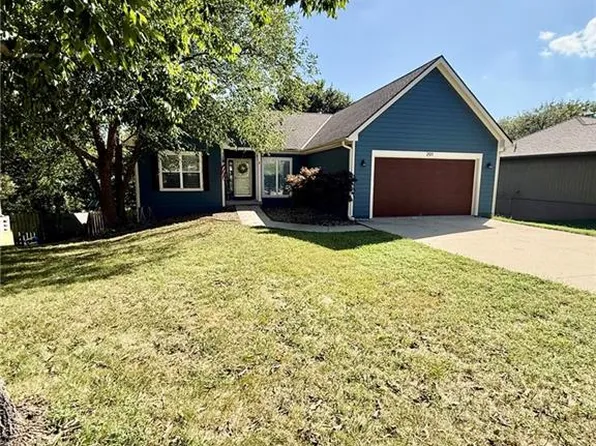 201 E Whispering Hills Blvd, Lone Jack, MO 64070