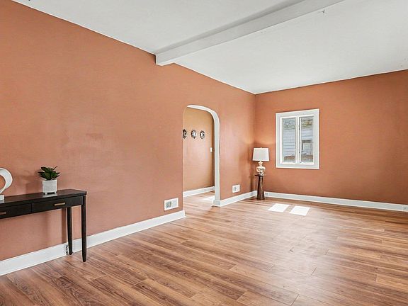 2nd image of 2518 Hermansau St