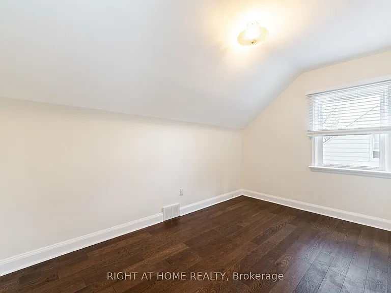 154 Martin Grove Rd — Photo 22