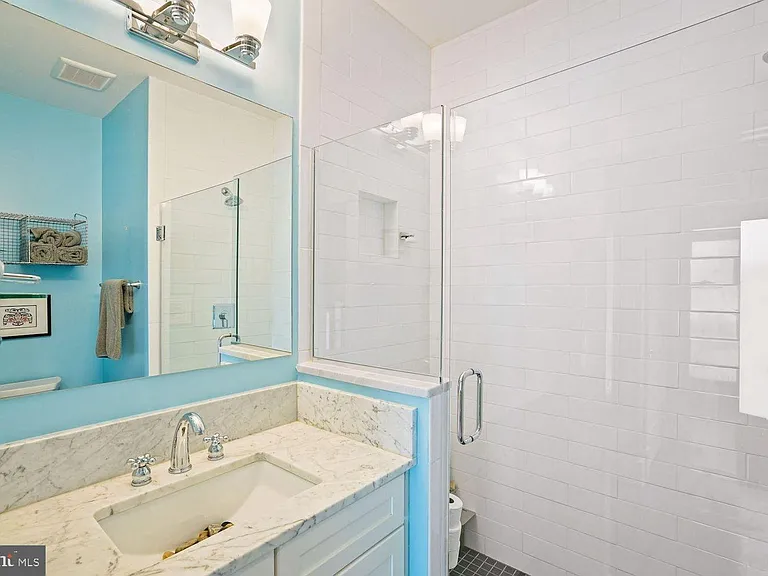 509 Franklin St NE #1 — Photo 28