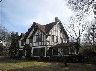 2607 Highcrest Rd, Rockford, IL 61107