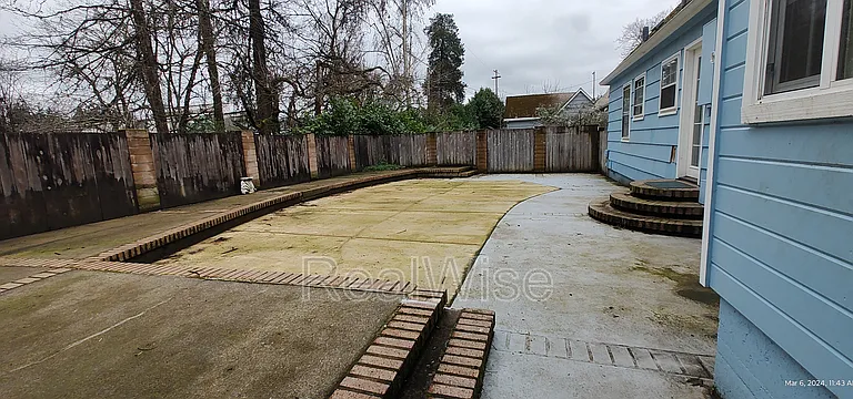 355 W Selmar Ct — Photo 26