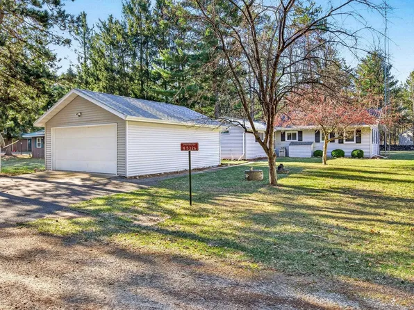 N5326 Ronaldson Dr, Wild Rose, WI 54984