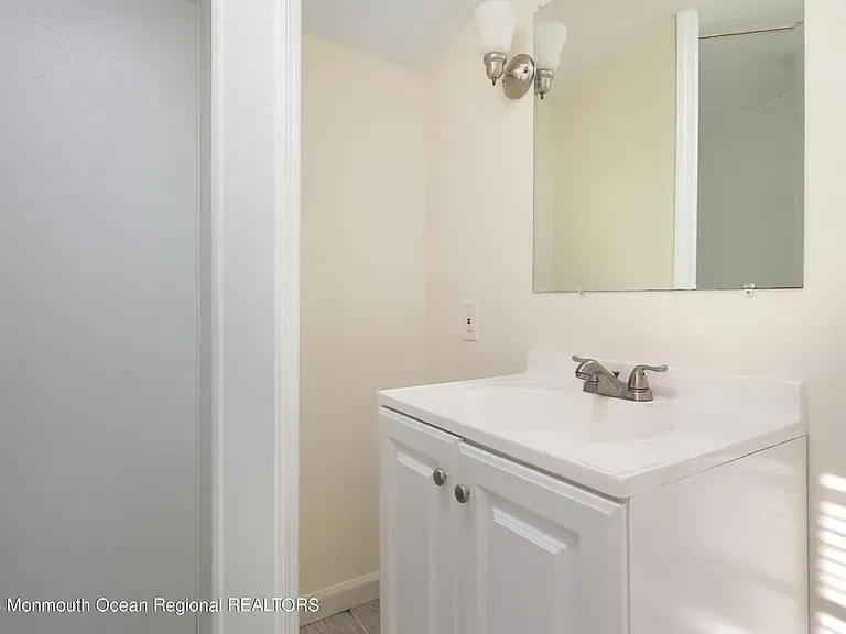 424 Seaman Ave — Photo 14