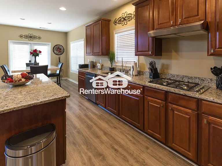 1900 Enfield Ct — Photo 14