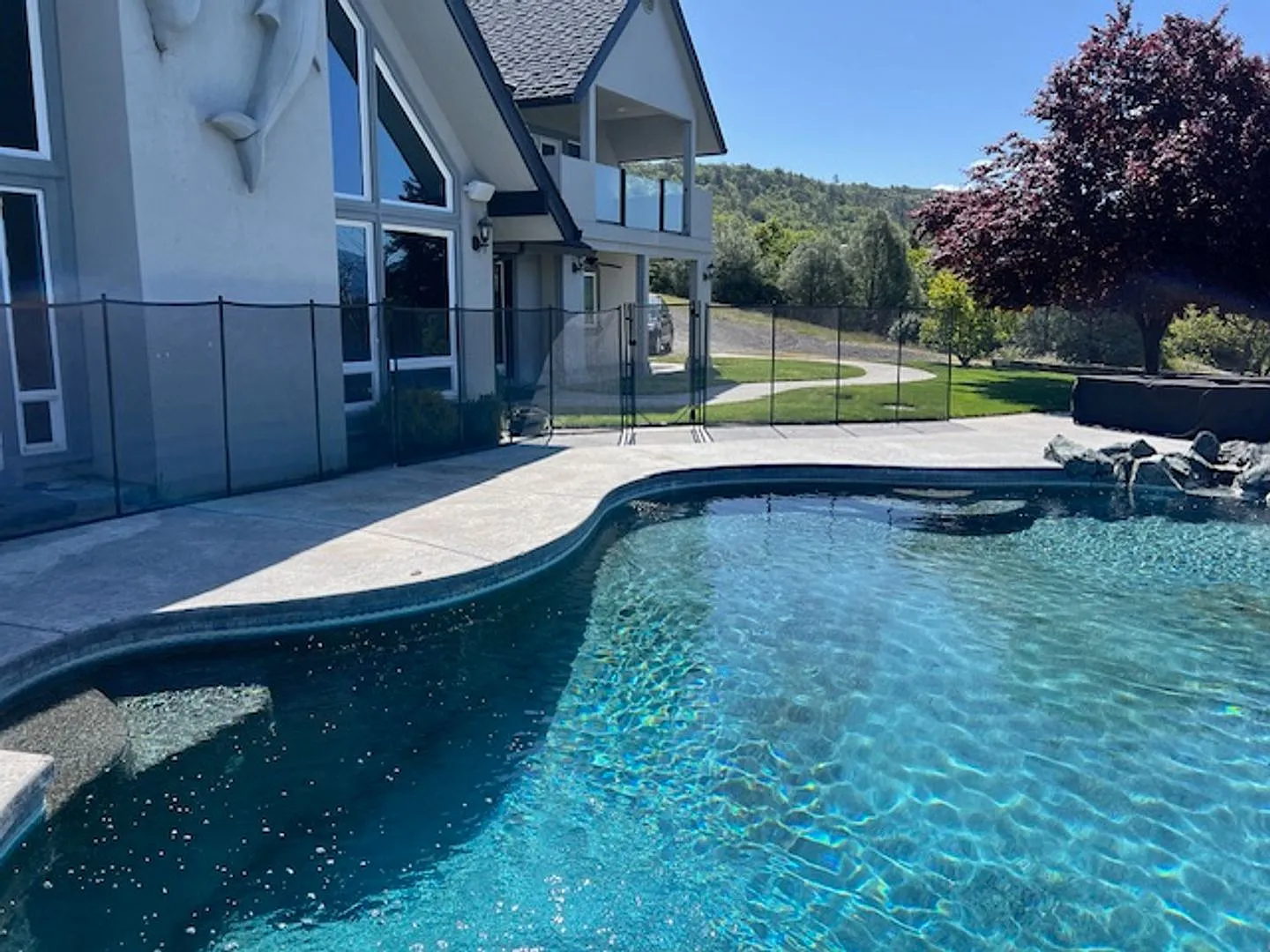 East Medford Luxury View Estate | Infinity Pool | 5 Private Acres- Not Fenced — Photo 2