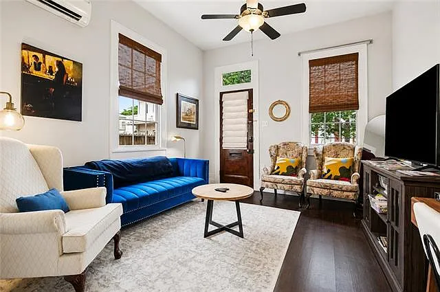 2431 Dauphine St — Photo 3