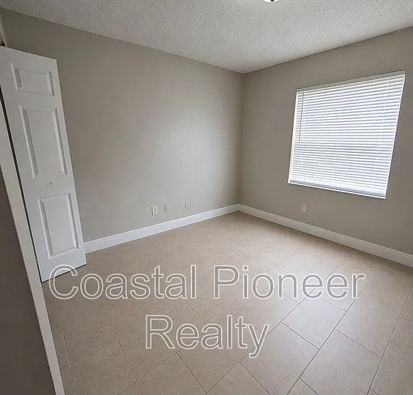 5811 4th St E — Photo 21