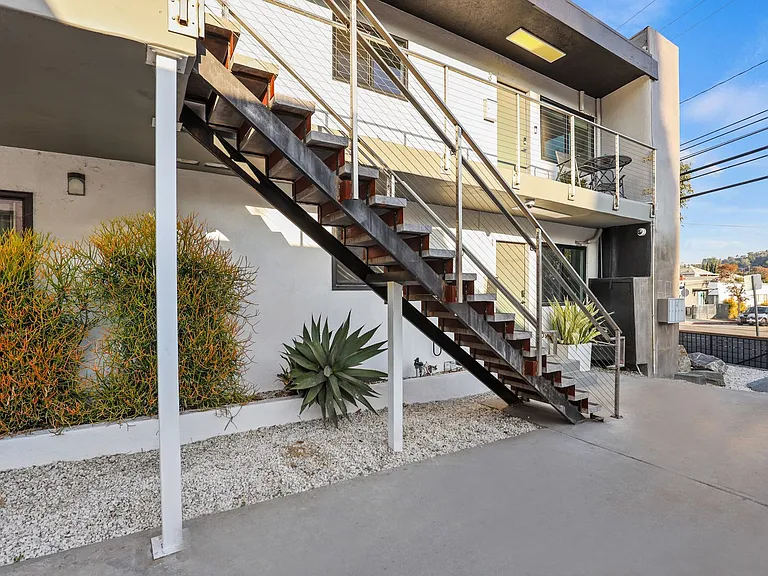 141 San Pascual Ave — Photo 28