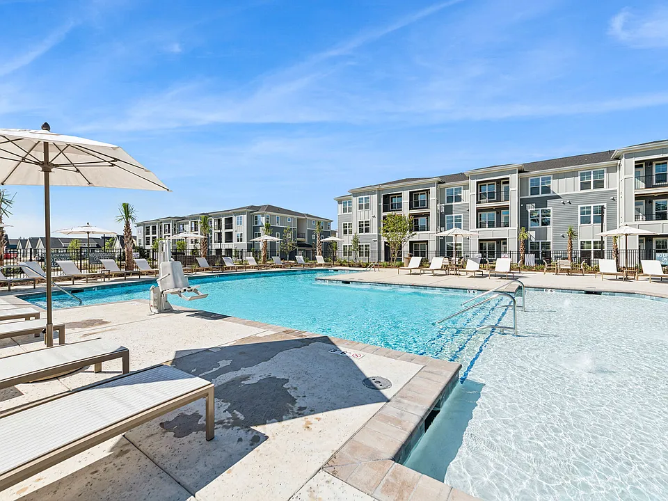 Ascend Brunswick Village apartments community photo