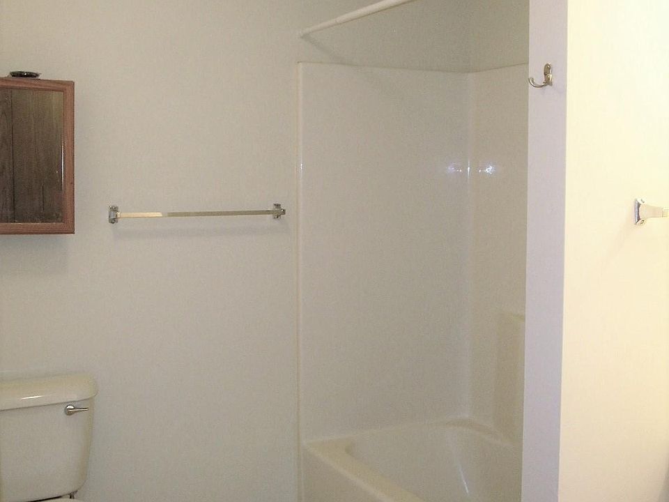 1st image of 626 W 8th St #D