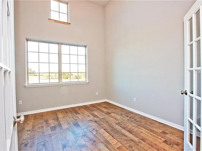 337 Chisholm Trl — Photo 5