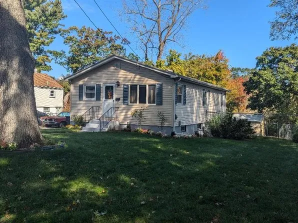 80 Hollywood Ave, Warwick, RI 02888