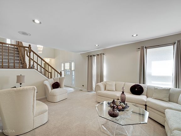 4th image of 216 Plum Grove Cir